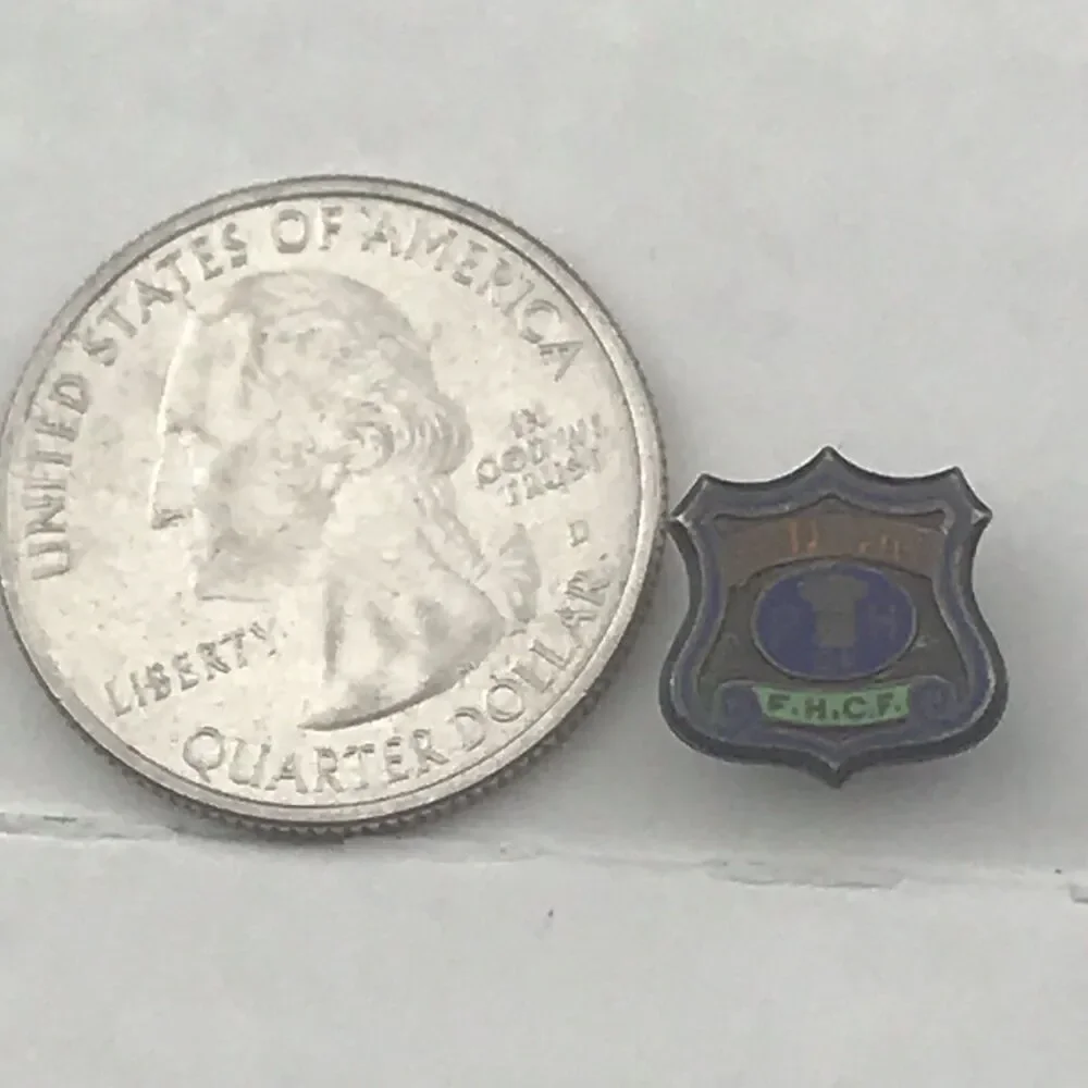 N/A vintage lapel